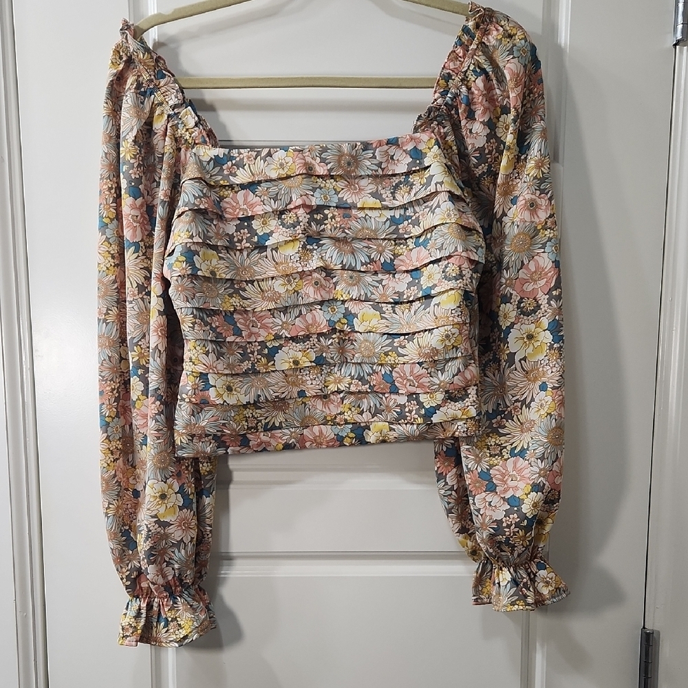 Entro Floral Long Sleeve Crop Top Blouse